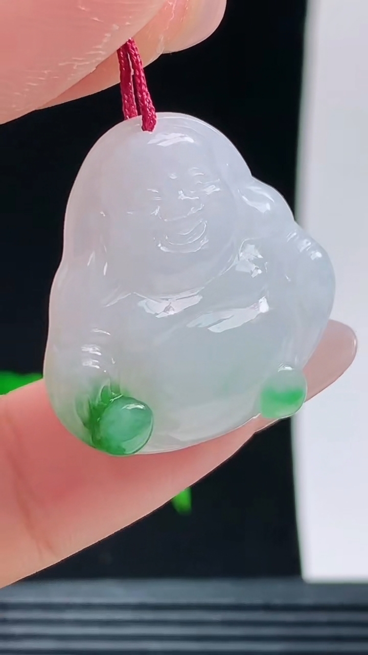 天然A货翡翠佛公吊坠，尺寸27-26.8-4.8重量:6.20g
10月9日
