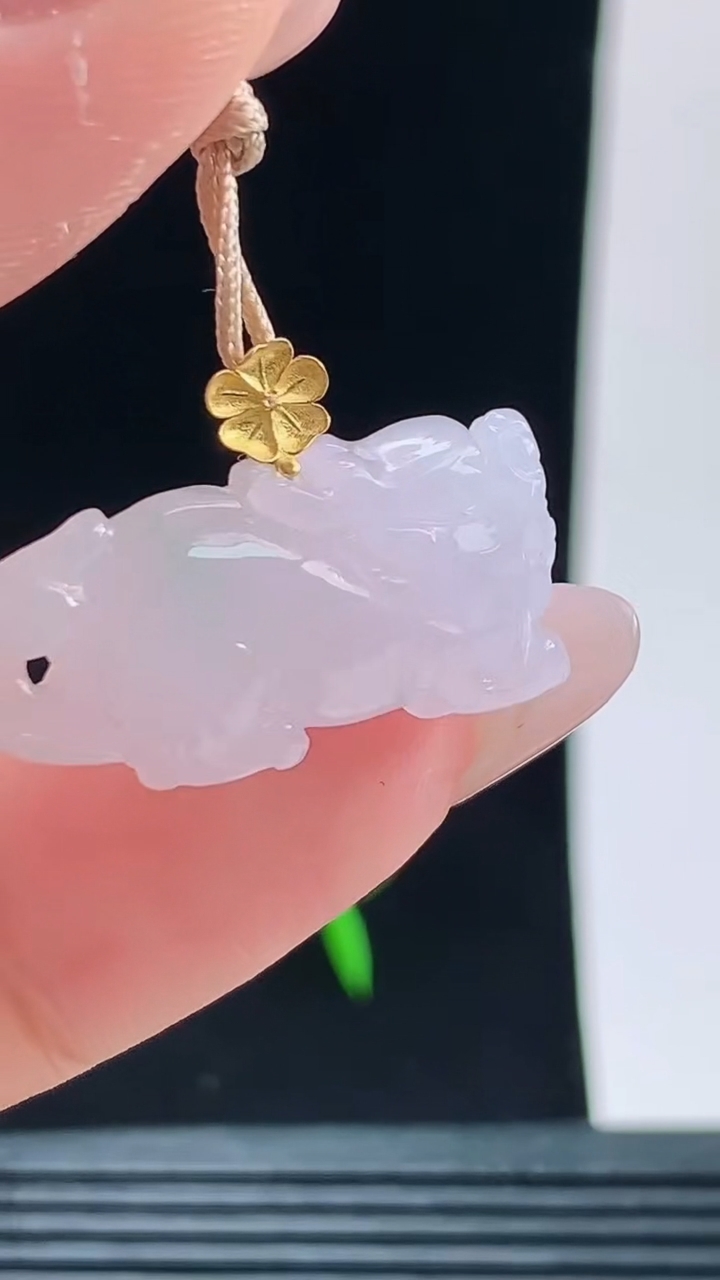 天然A货翡翠貔貅吊坠，尺寸25.7-11.9-8.5重量:4.98
10月9日