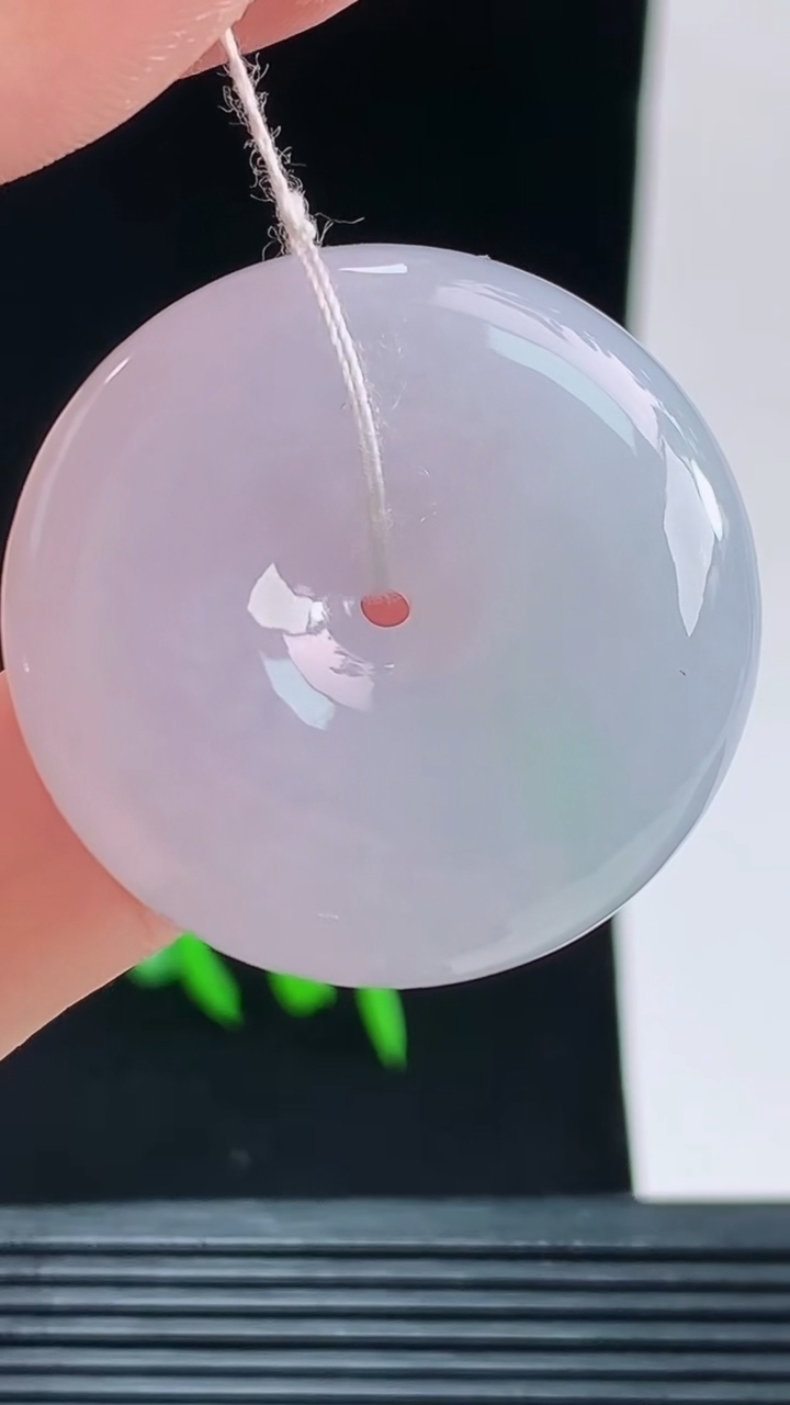 天然A货翡翠紫罗兰平安扣吊坠，尺寸32.7-9.7重量:22.15g
10月9日