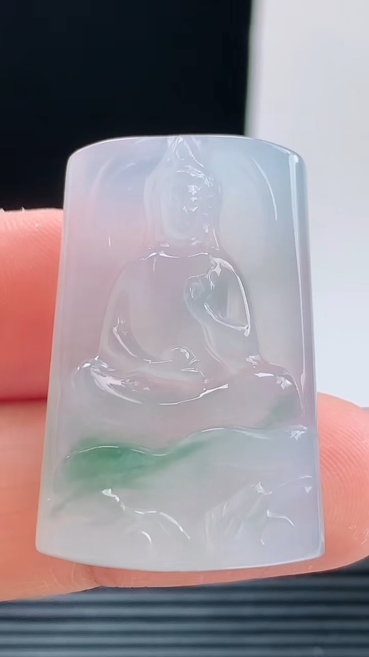 天然A货翡翠冰种飘花观音菩萨吊坠，尺寸35.2-25.7-5.8重量:11.65
10月9日