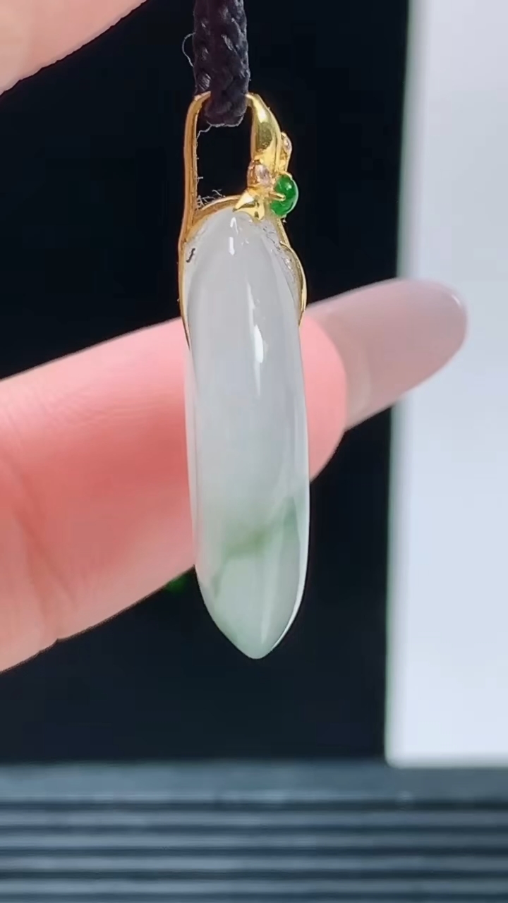 天然A货翡翠18K金飘花平安扣吊坠，尺寸23.2-5.3重量:5.74g
10月9日