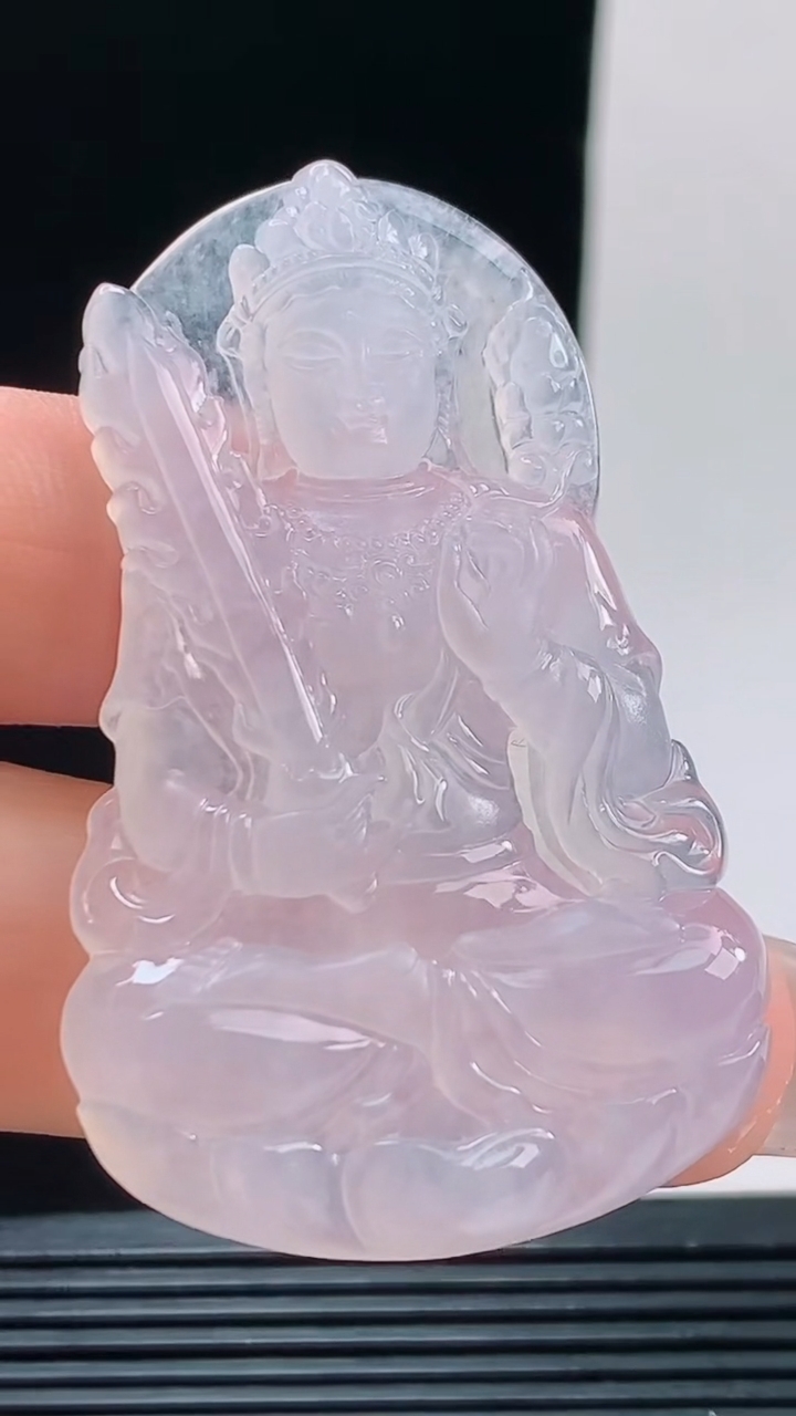 天然A货翡翠种白冰虚空藏菩萨吊坠，尺寸53.6-34.1-5.9重量:20.20
10月9日