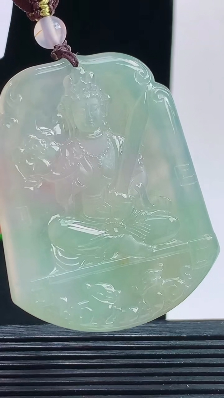 天然A货翡翠虚空藏菩萨吊坠，尺寸52.8-41.2-5.7重量:29.57
10月9日