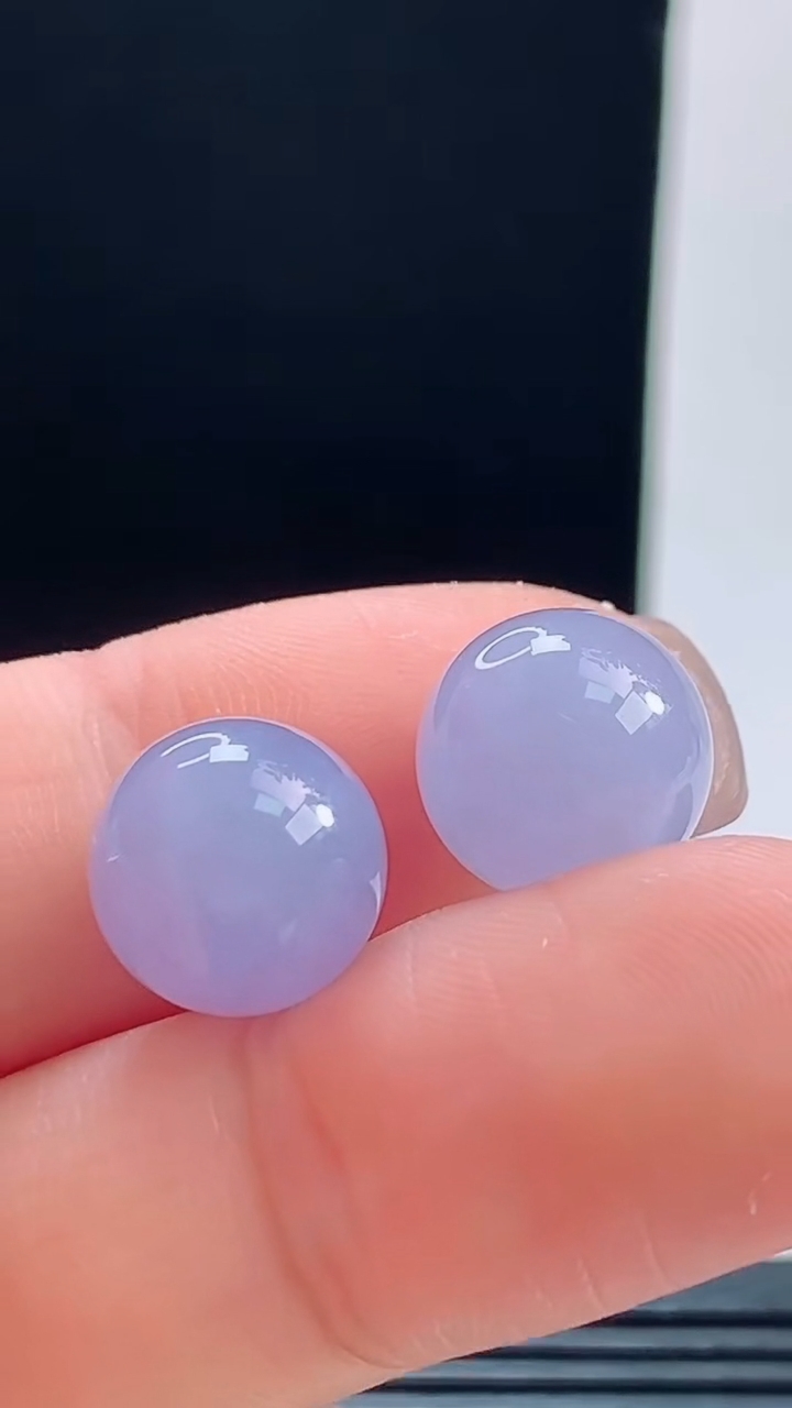 天然A货翡翠种紫罗兰圆珠镶嵌件一对，尺寸11.7重量:5.69
10月9日