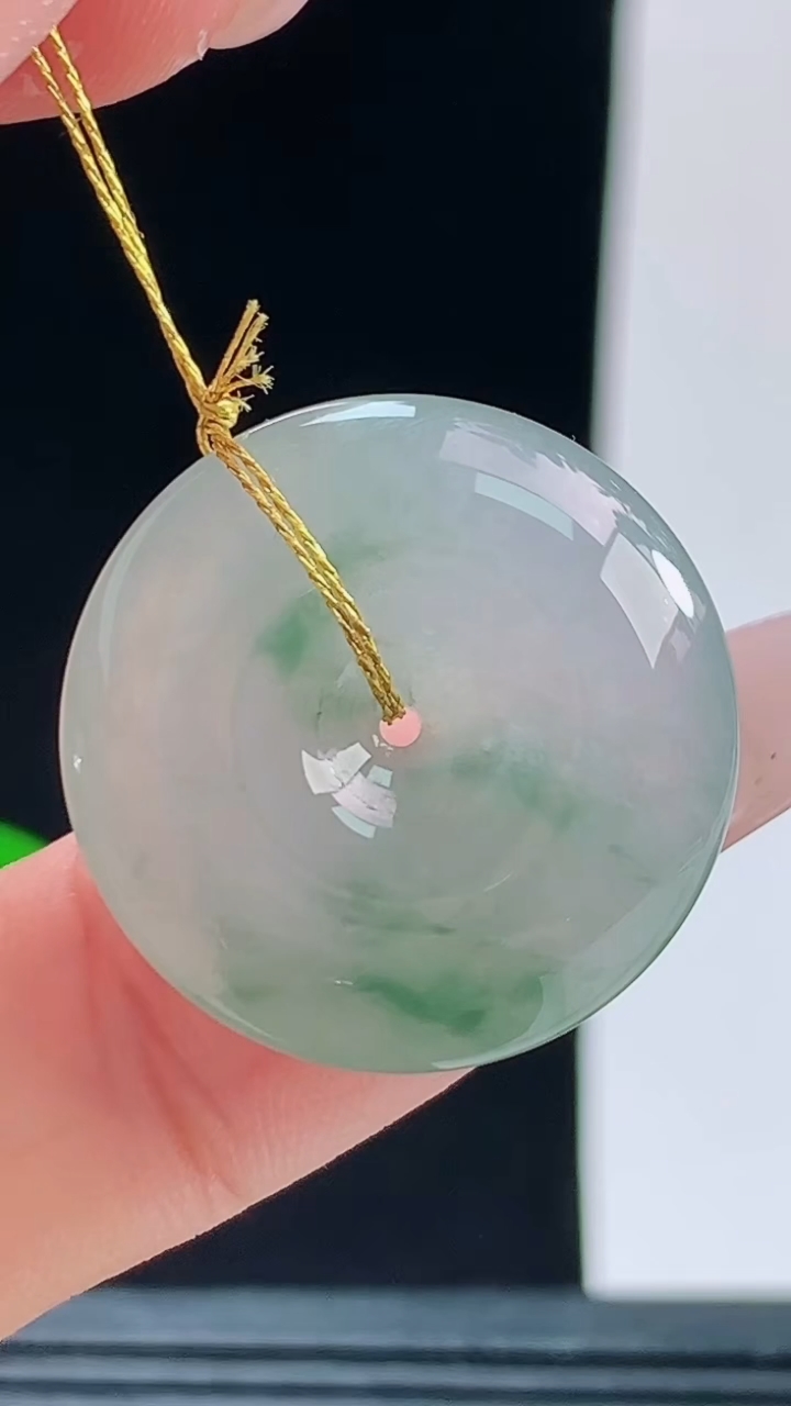 天然A货翡翠冰种飘花平安扣吊坠，尺寸23.1-6重量:6.21
10月9日