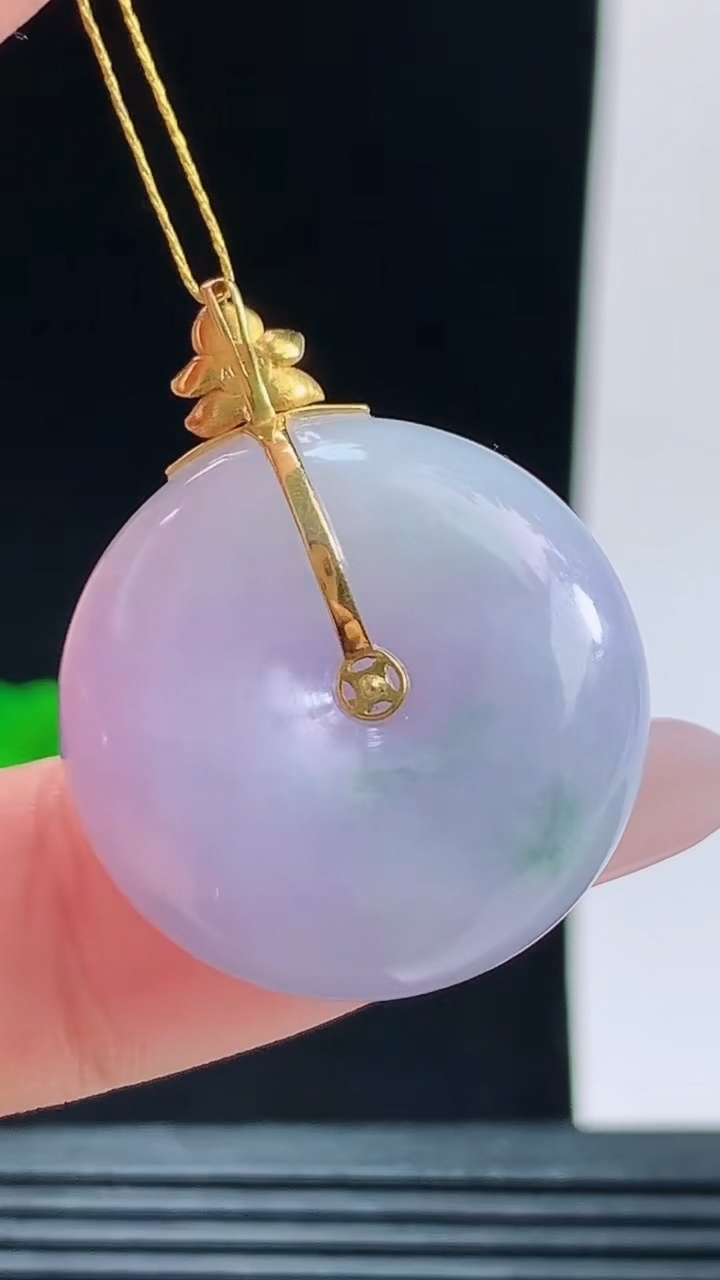 天然A货翡翠48K金紫罗兰平安扣吊坠，尺寸24.3-12.1重量:15.33g
10月9日