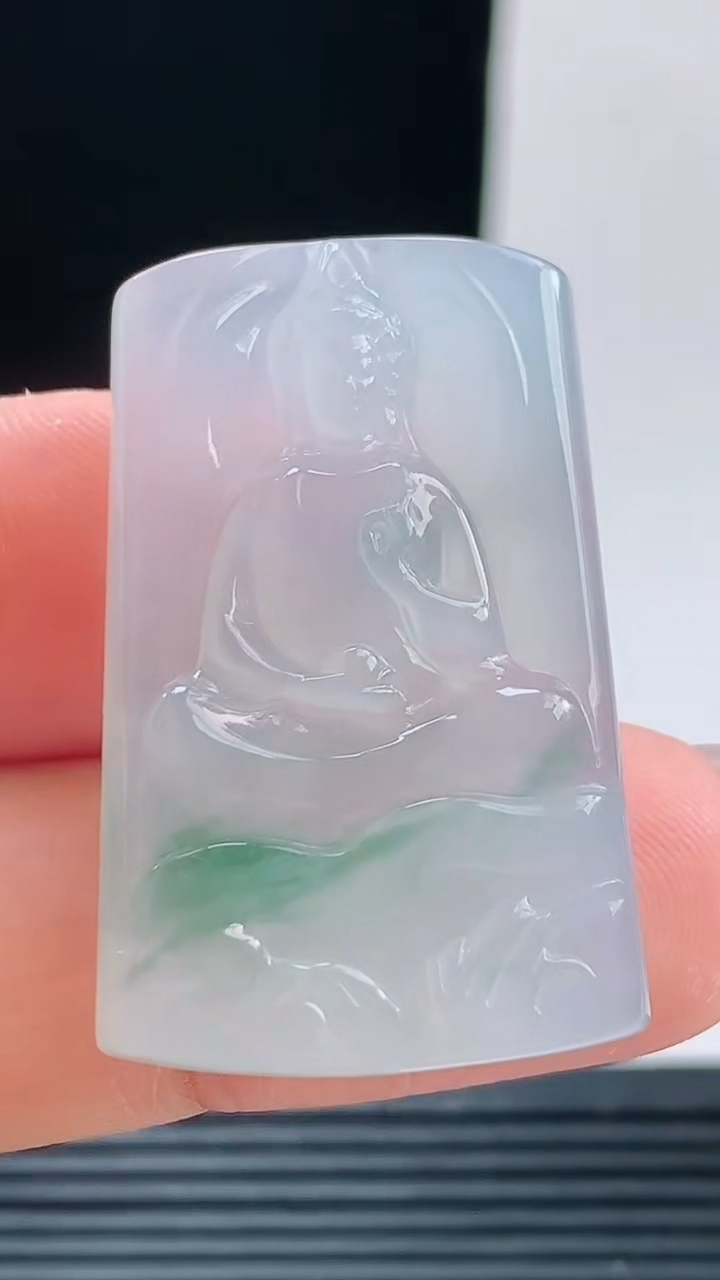 天然A货翡翠冰种飘花观音菩萨吊坠，尺寸35.2-25.7-5.8重量:11.65
10月9日