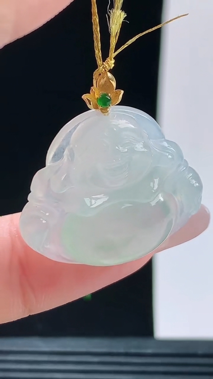 天然A货翡翠佛公吊坠，尺寸23.1-26.5-5.2重量:5.10
10月9日