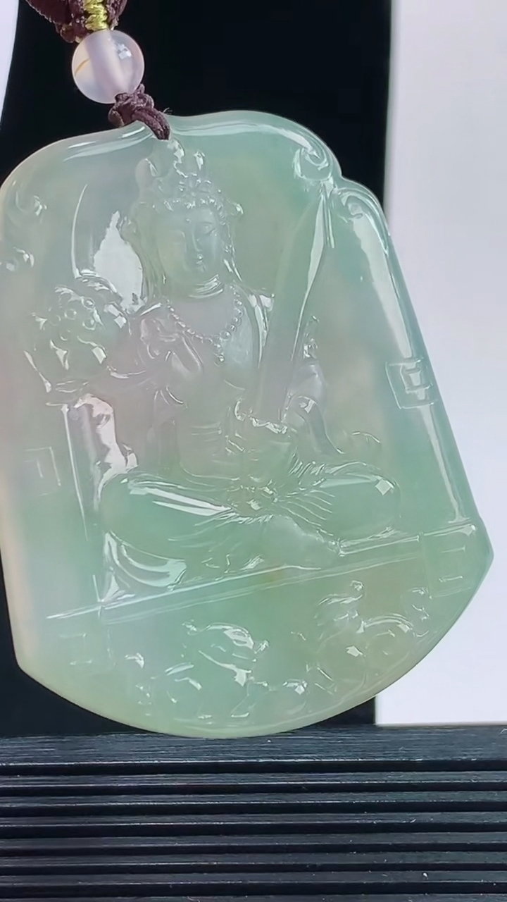 天然A货翡翠虚空藏菩萨吊坠，尺寸52.8-41.2-5.7重量:29.57
10月9日
