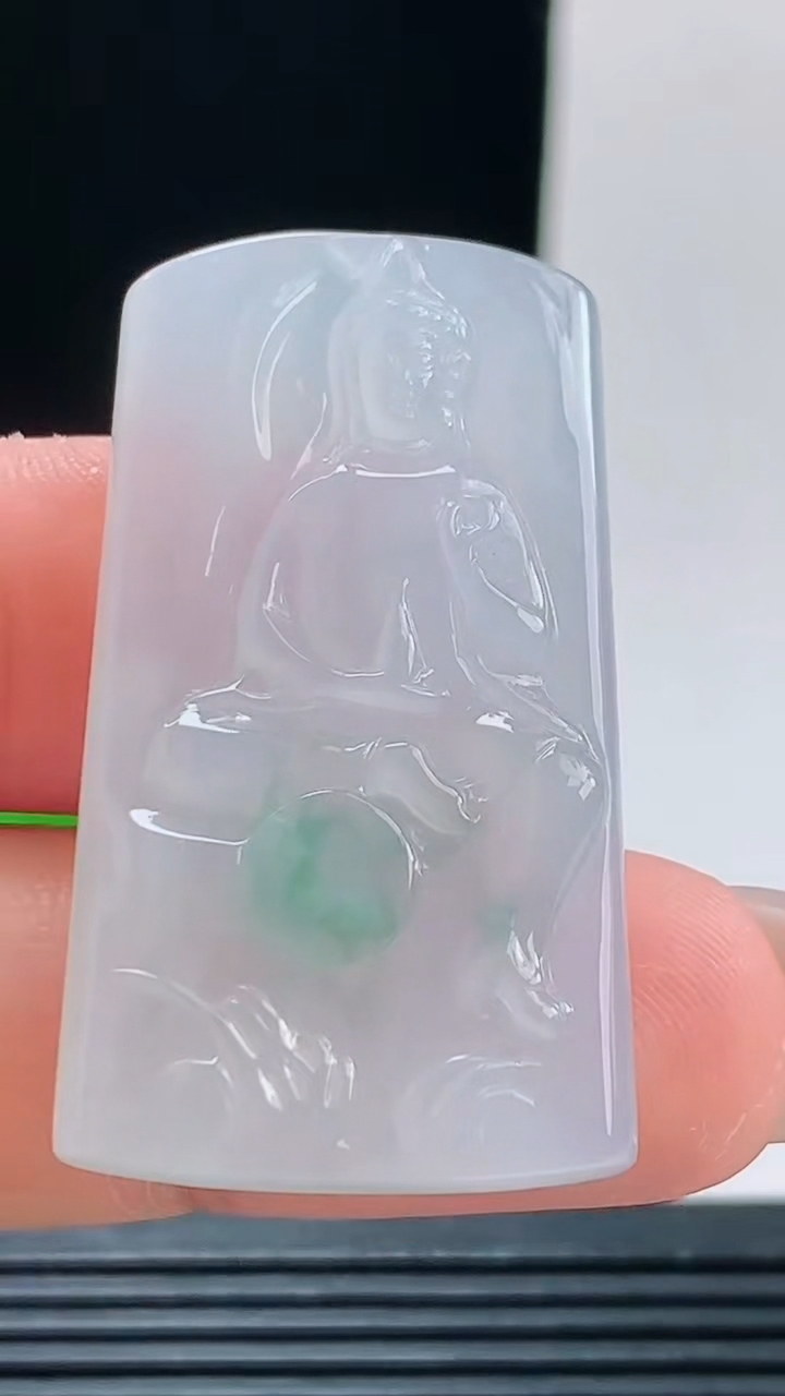天然A货翡翠飘花观音菩萨吊坠，尺寸40.8-23.5-6重量:13.27g
10月9日