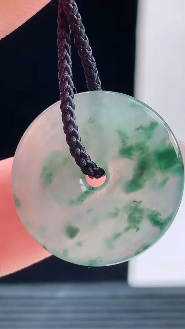天然A货翡翠冰种飘花平安扣吊坠，尺寸21.2-3.6重量:3.30g
10月9日