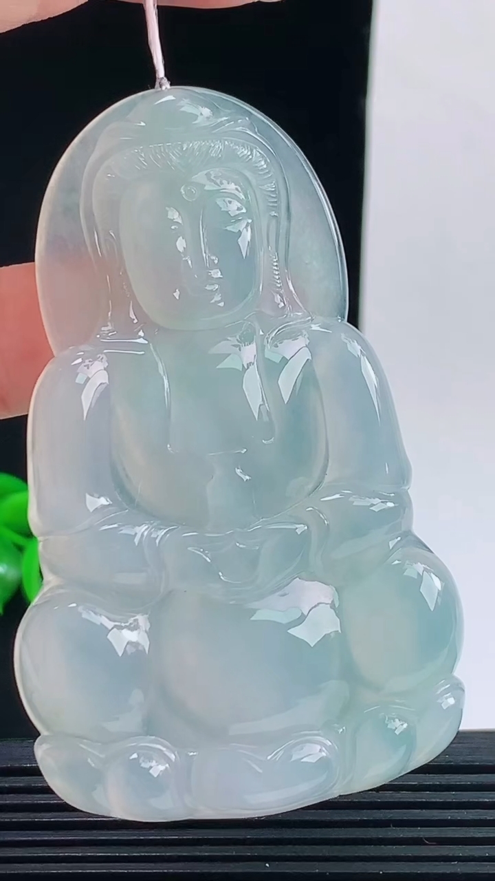 天然A货翡翠正装观音菩萨吊坠，尺寸68.7-42-6.2重量:31.02g
10月9日