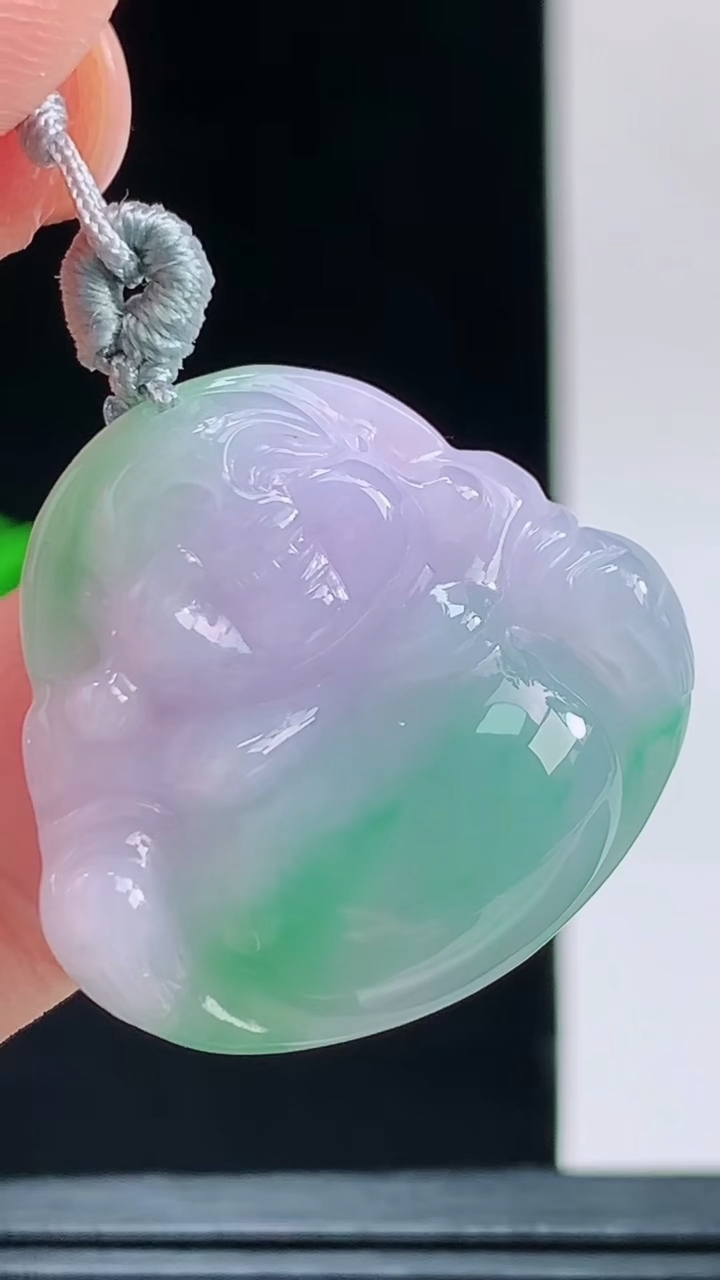 天然A货翡翠佛公吊坠，尺寸25.4-27.3-7.4重量:8.10g 1010
10月10日