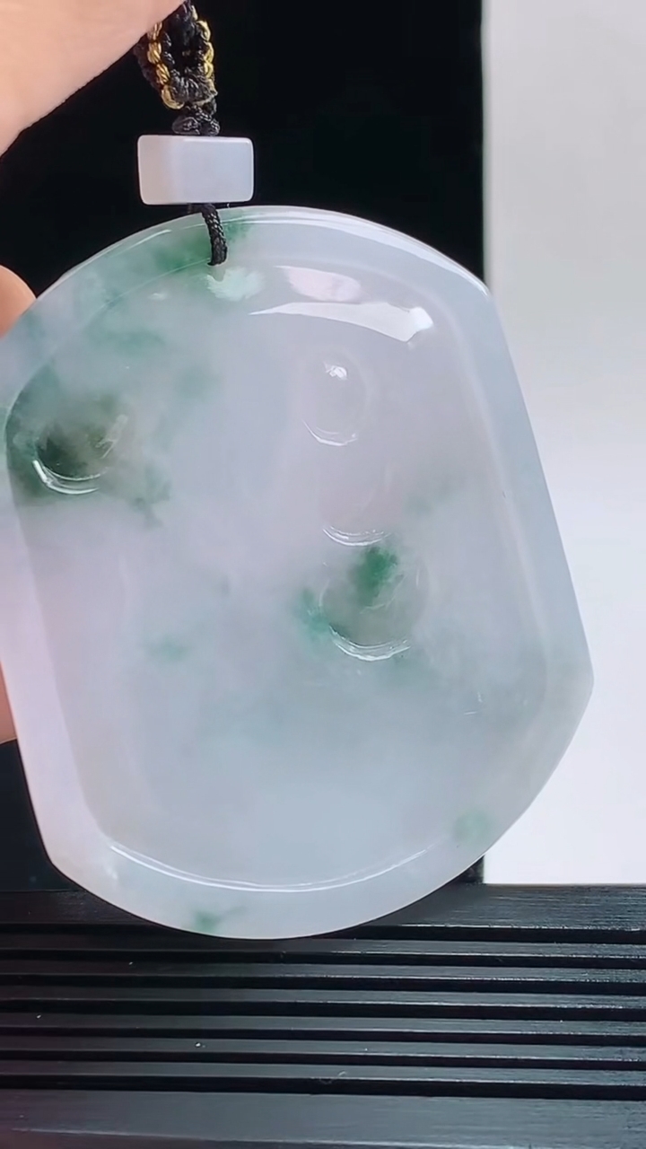 天然A货翡翠飘花普贤菩萨吊坠，尺寸56.7-47.1-6.1重量:35.93g 1010
10月11日