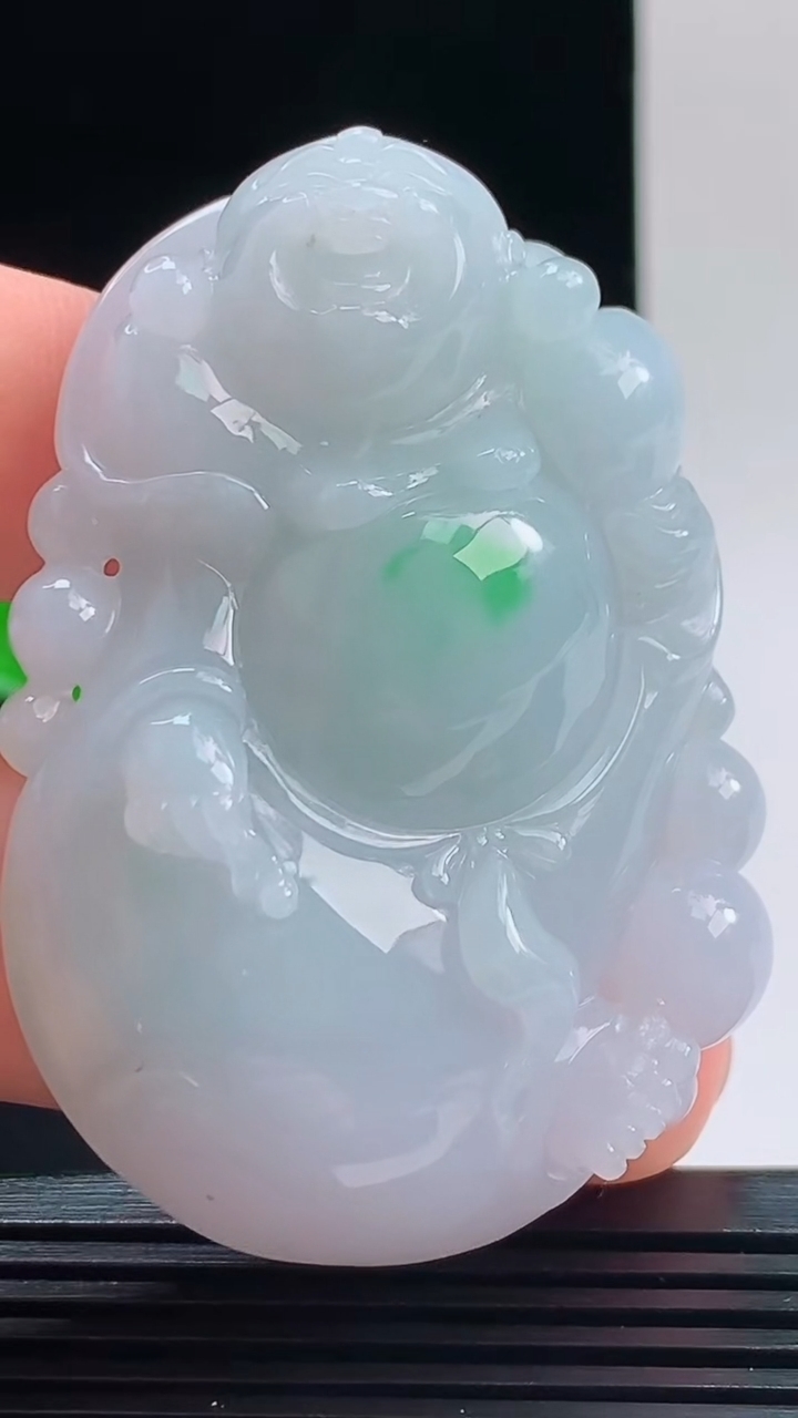 天然A货翡翠佛公吊坠，尺寸55.4-40.4-12.6重量:47.17g 1010
10月11日