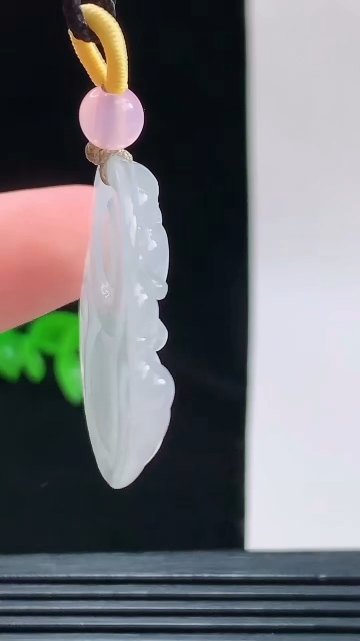 天然A货翡翠佛公吊坠，尺寸30.1-34.2-5.5重量:8.87g 1010
10月11日