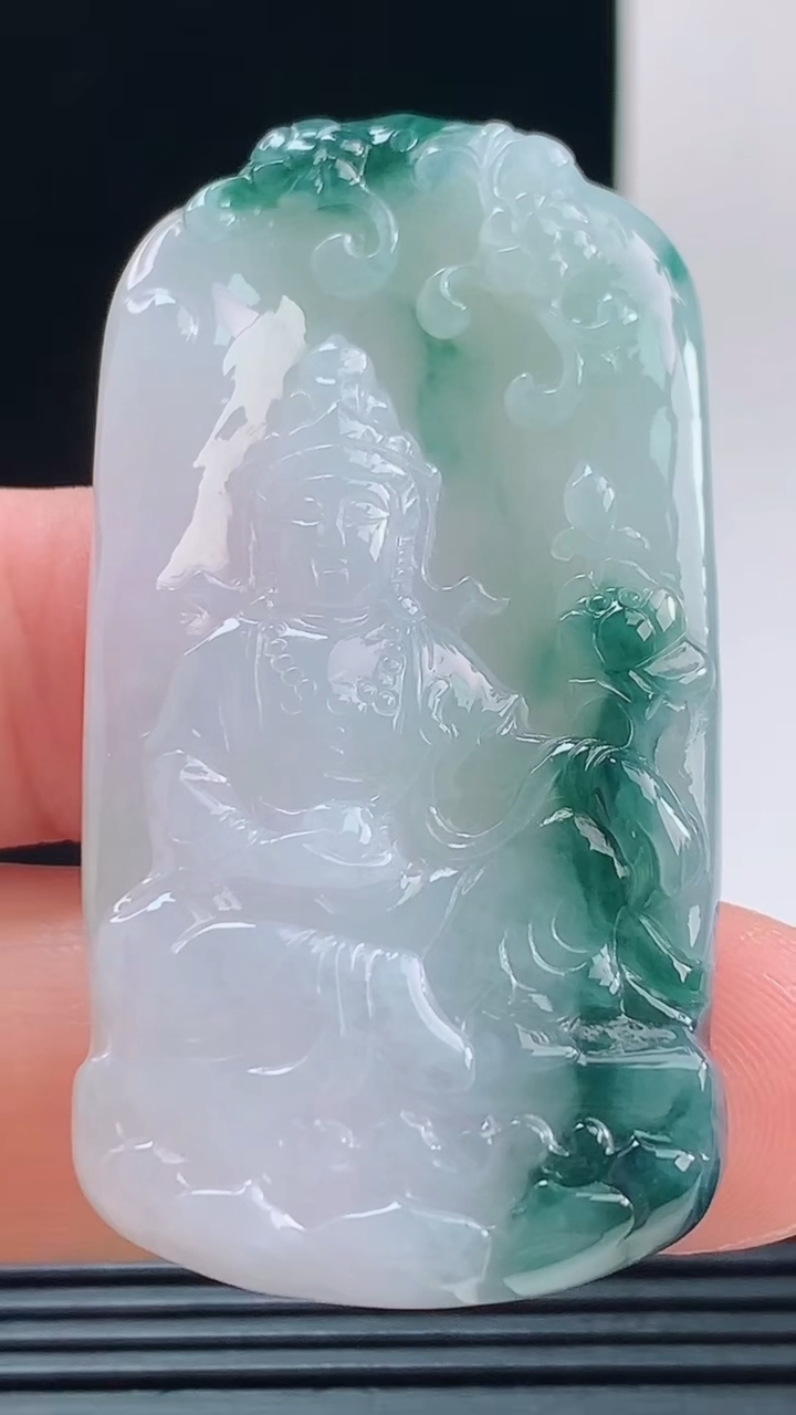 天然A货翡翠飘花观音菩萨吊坠，尺寸59-32-11重量:21.43g
10月11日  h001
