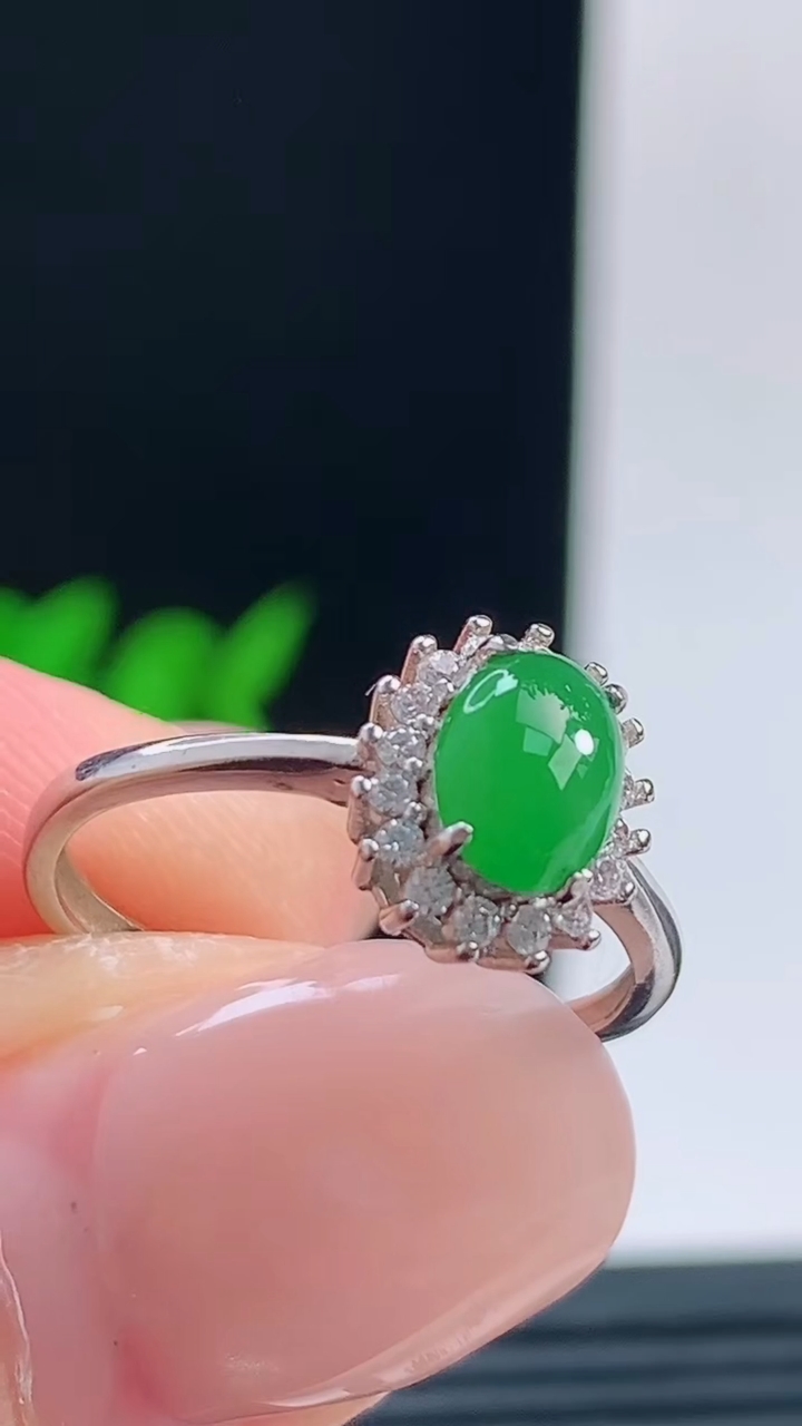 天然A货翡翠蛋面戒指，尺寸7.3-5.1重量:1.70g h1282026年10月11日
工厂直销收