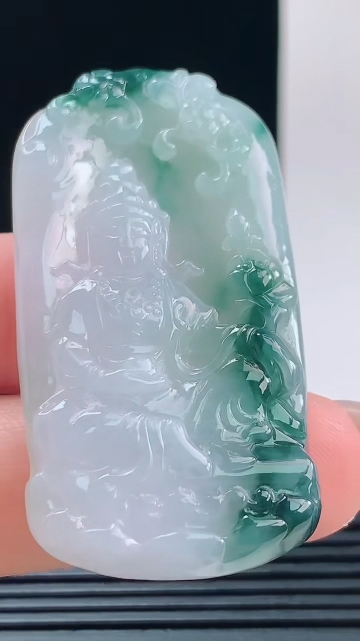 天然A货翡翠飘花观音菩萨吊坠，尺寸59-32-11重量:21.43g
10月11日  h001