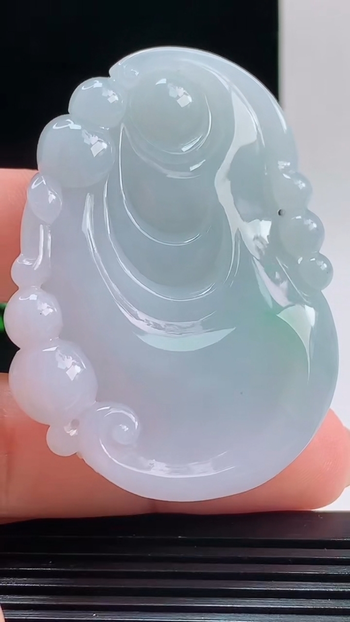 天然A货翡翠佛公吊坠，尺寸55.4-40.4-12.6重量:47.17g 1010
10月11日