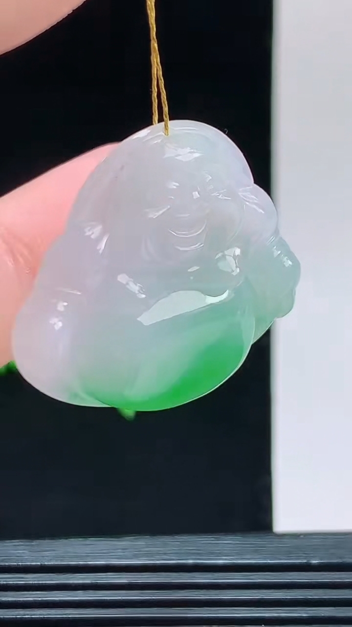 天然A货翡翠佛公吊坠，尺寸28.8-32-6.2重量:8.88g 1010
10月11日