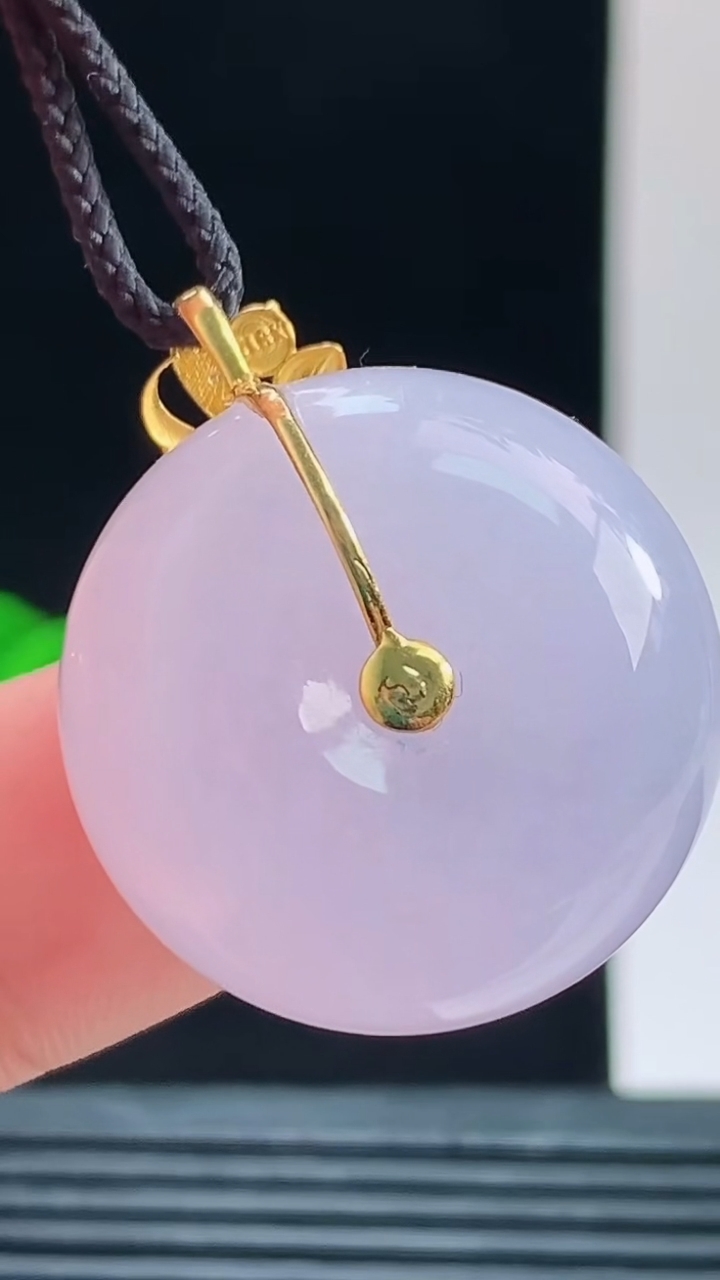 天然A货翡翠18K金紫罗兰平安扣吊坠，尺寸23.5-12.4重量:13.66g 1010
10月11日