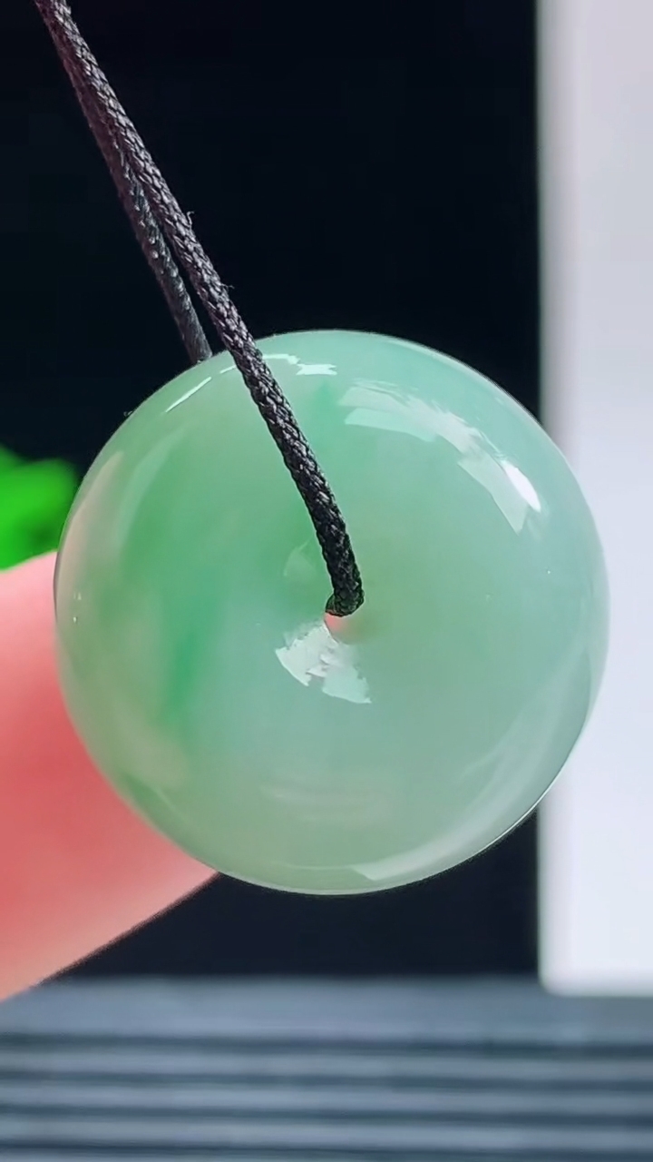 天然A货翡翠平安扣吊坠，尺寸19.1-12.1重量:9.21g 1010
10月11日