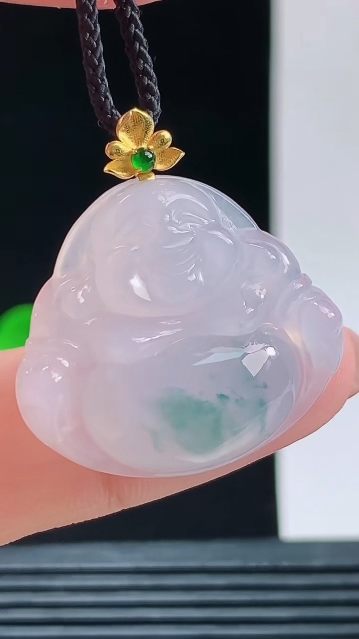 天然A货翡翠种飘花佛公吊坠，尺寸22.5-26-6.1重量:5.77g 1010
10月11日