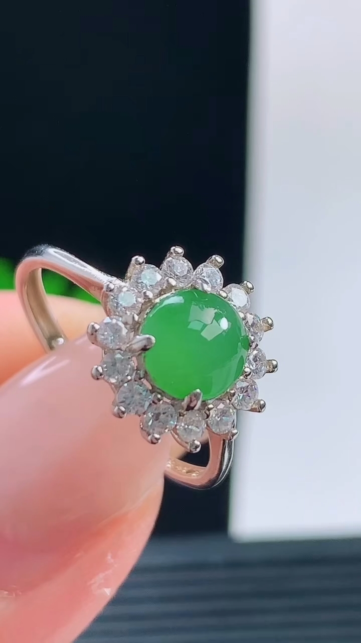 天然A货翡翠蛋面戒指，尺寸6.8-6.8重量:2.23g h1282026年10月11日
工厂直销收