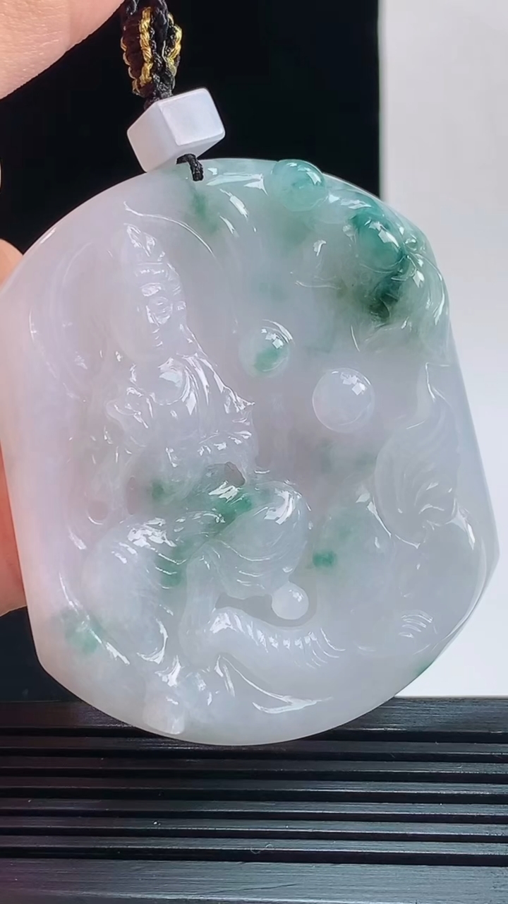 天然A货翡翠飘花普贤菩萨吊坠，尺寸56.7-47.1-6.1重量:35.93g 1010
10月11