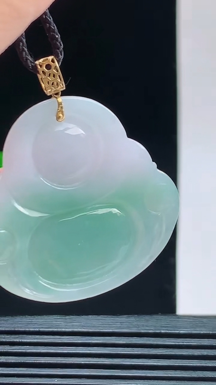 天然A货翡翠佛公吊坠，尺寸31.9-33.7-5.8重量:9.25g 1010
10月11日