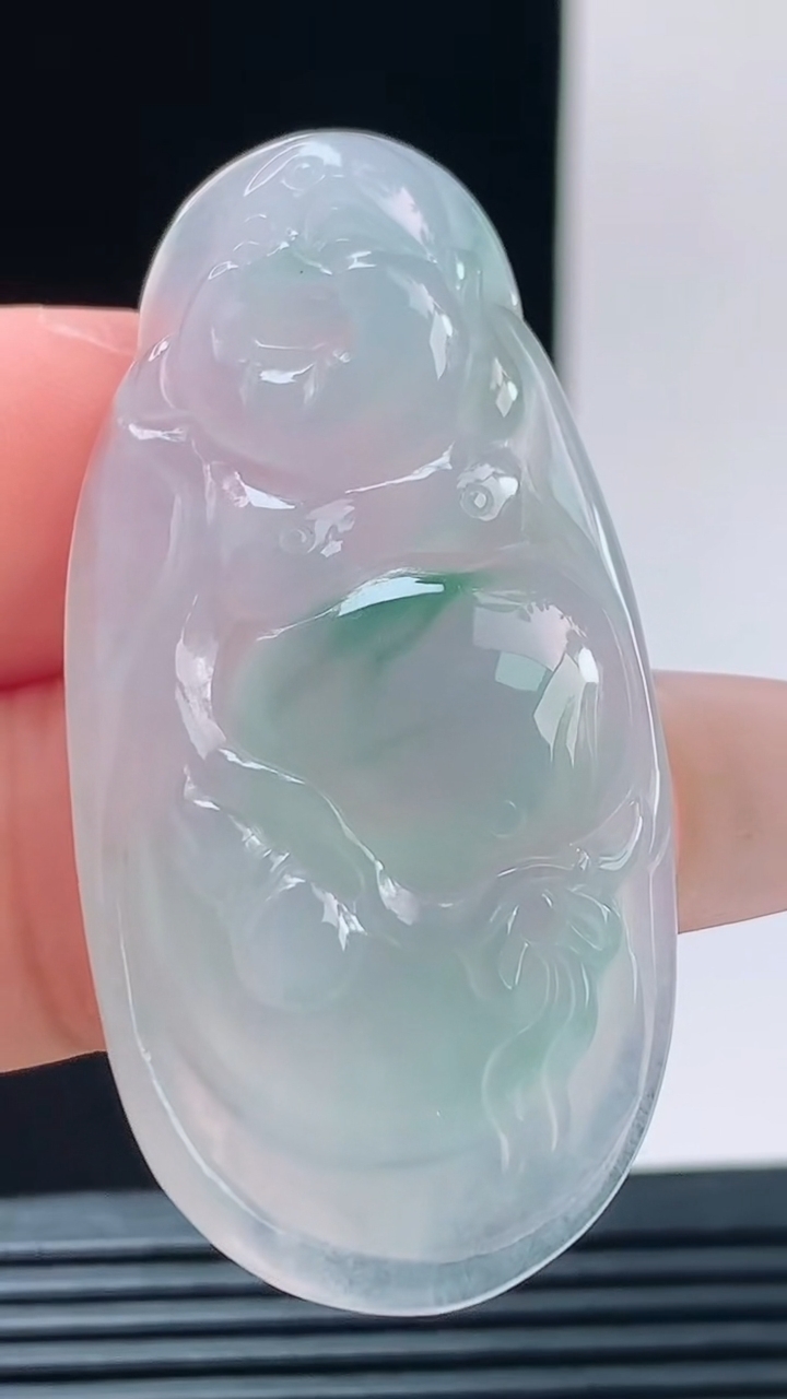 天然A货翡翠冰种飘花站佛 佛公吊坠，尺寸49.3-29.6-5.3重量:8.96g h168
10月