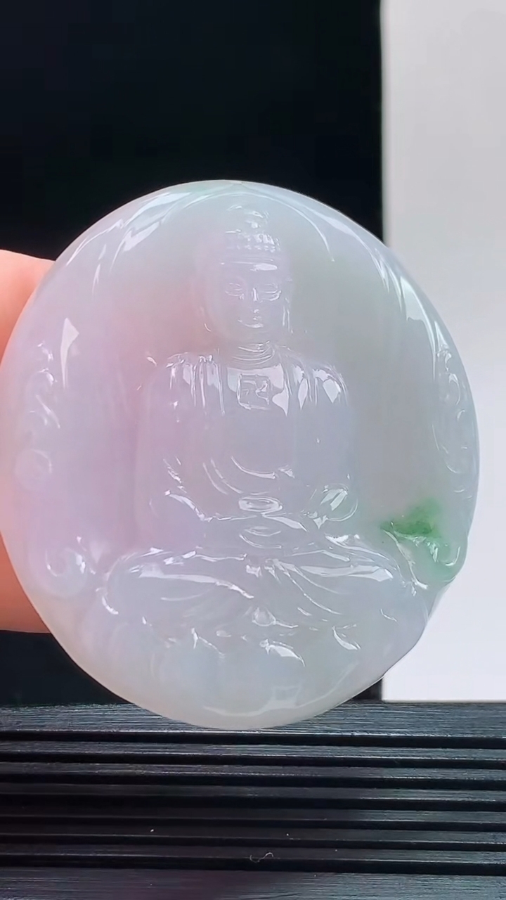 天然A货翡翠大日如来吊坠，尺寸48.9-45-5.5重量:24.03g 1010
10月11日