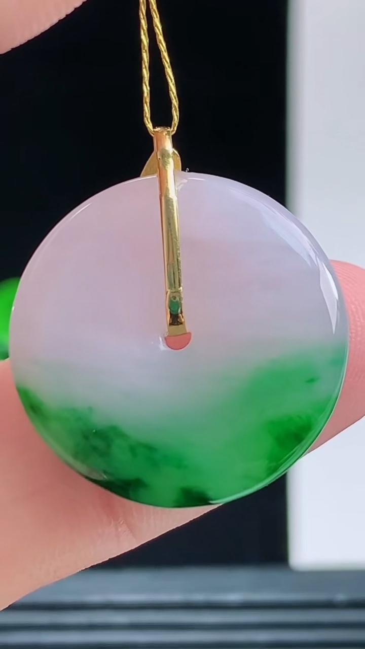 天然A货翡翠平安扣吊坠，尺寸21.1-4.3重量:4.00g 1010
10月11日