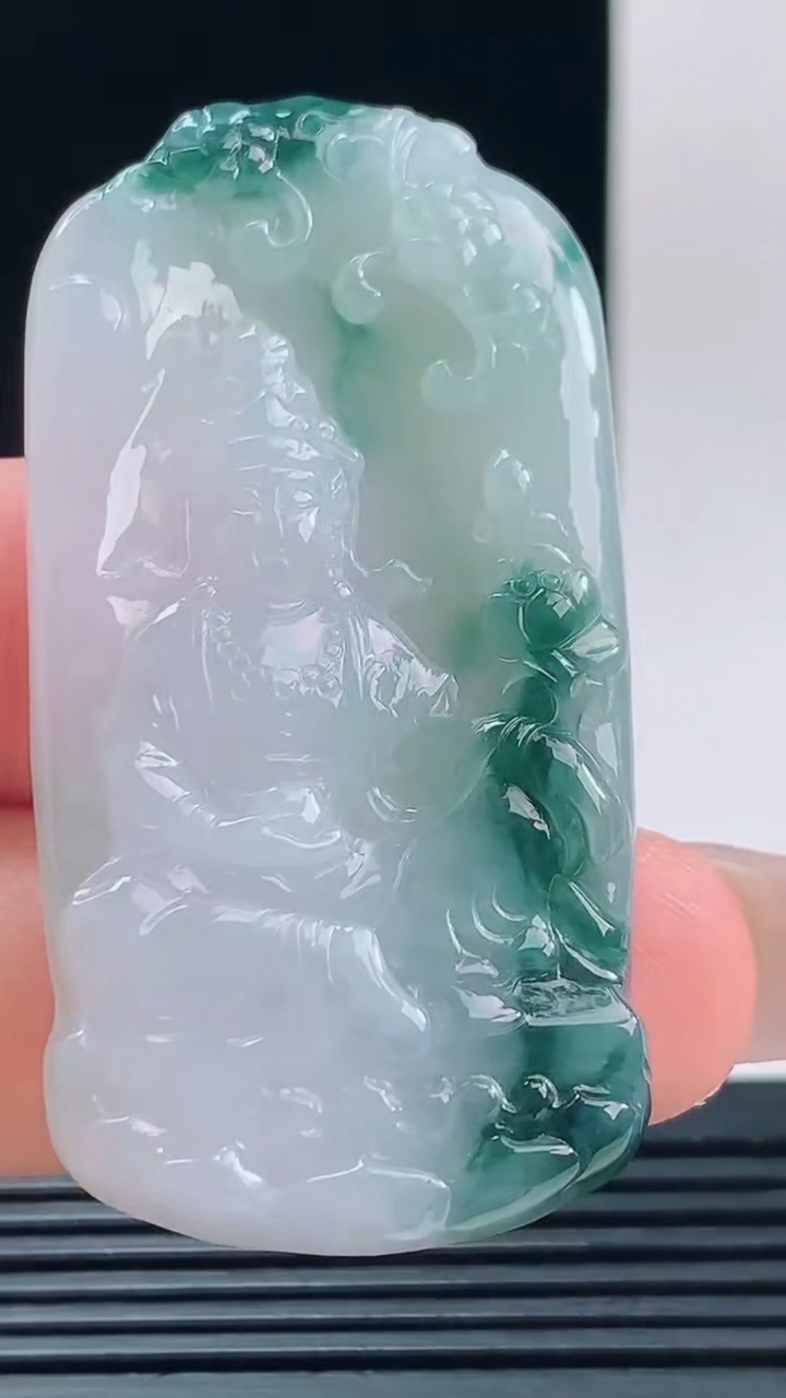 天然A货翡翠飘花观音菩萨吊坠，尺寸59-32-11重量:21.43g
10月11日  h001