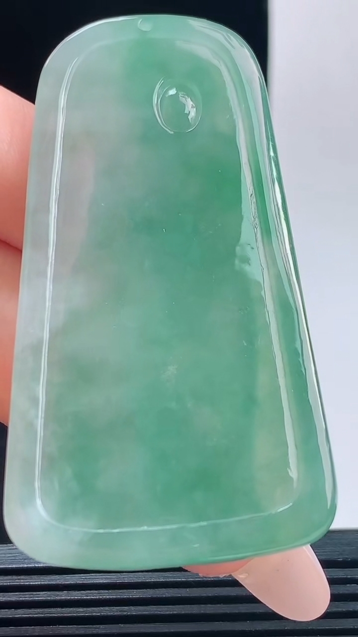 天然A货翡翠大势至菩萨吊坠，尺寸65.5-35-6重量:30.04
10月11日  h001