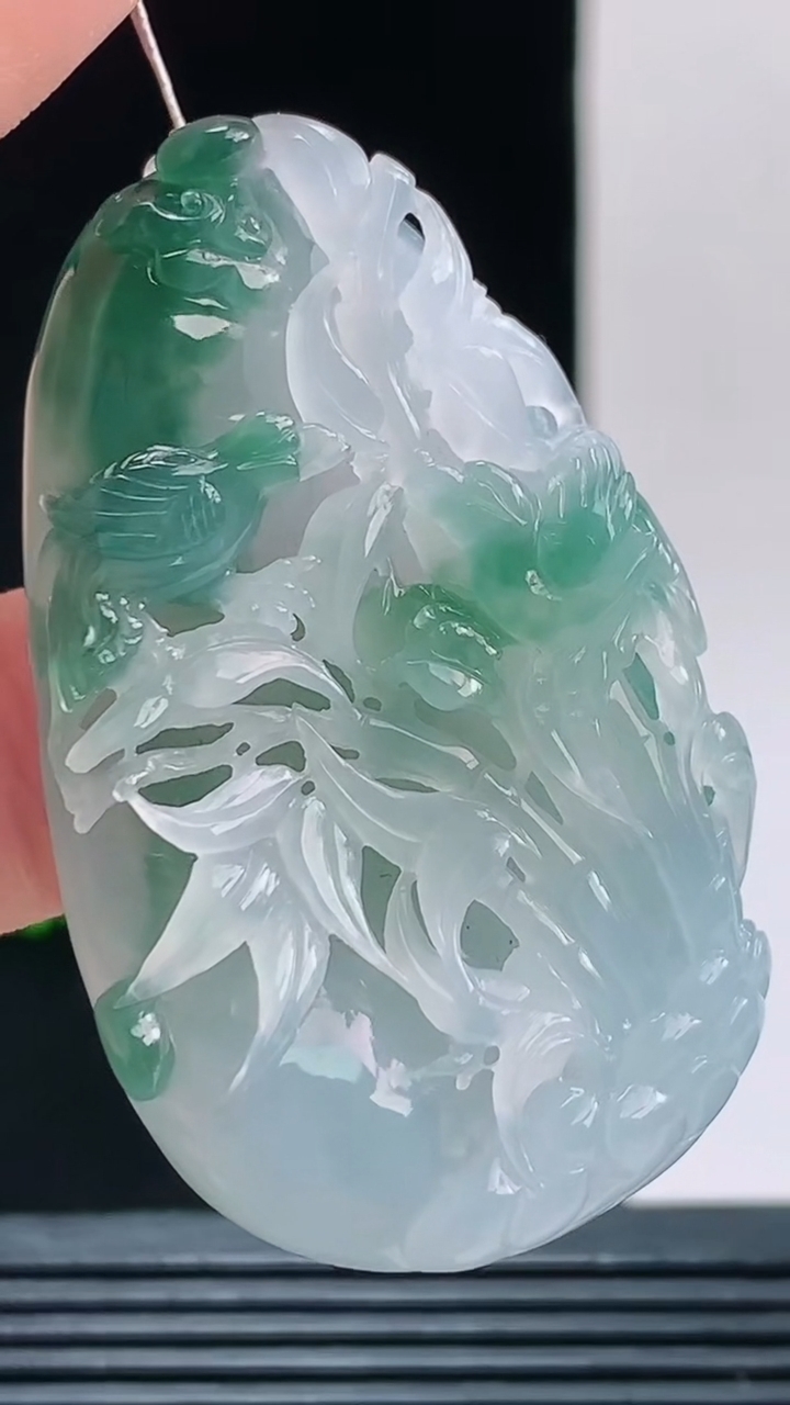 天然A货翡翠冰种飘花鸟语花香吊坠，尺寸49.2-29.9-11.1重量:31.12g 1010
10