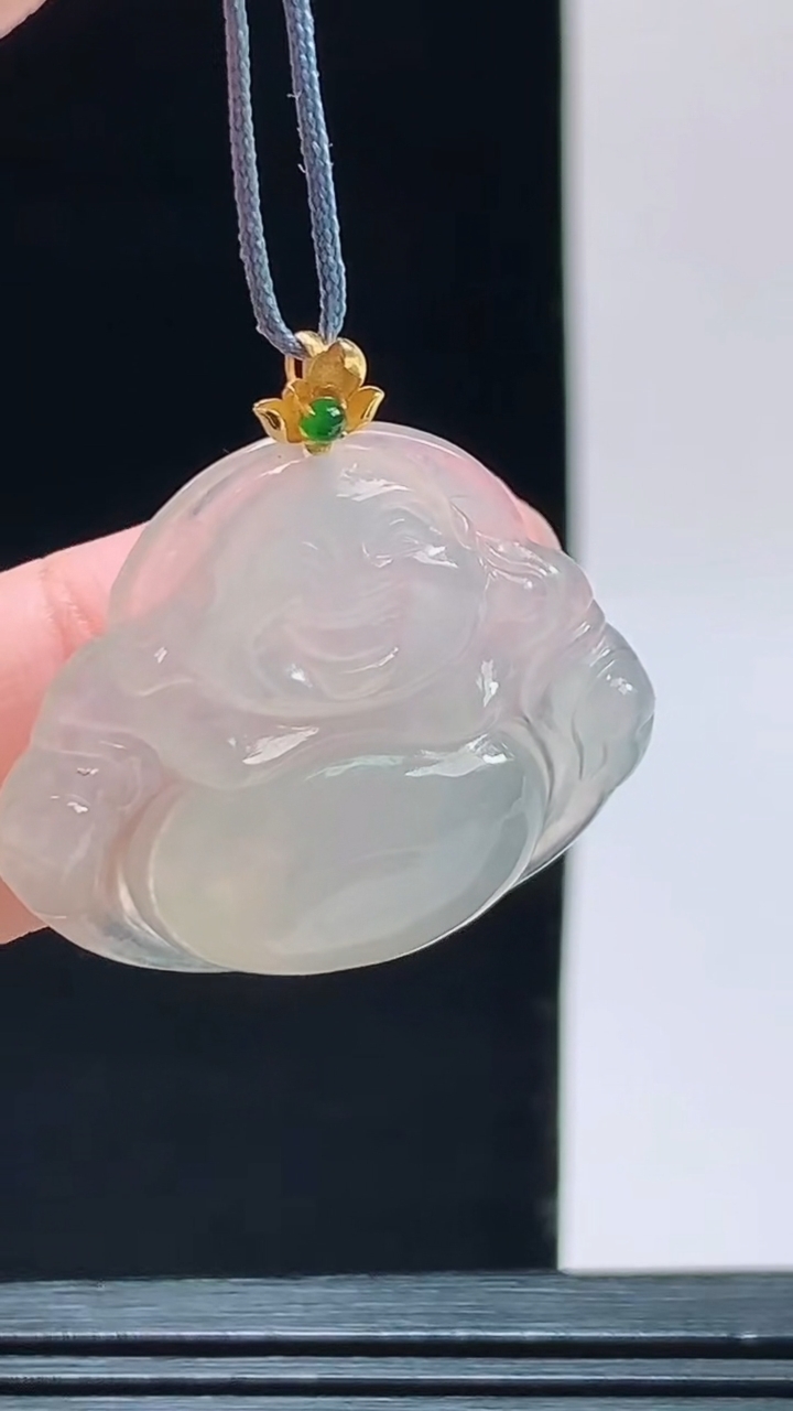 天然A货翡翠佛公吊坠，尺寸24.2-29.7-5.6重量:5.77g 1010
10月11日