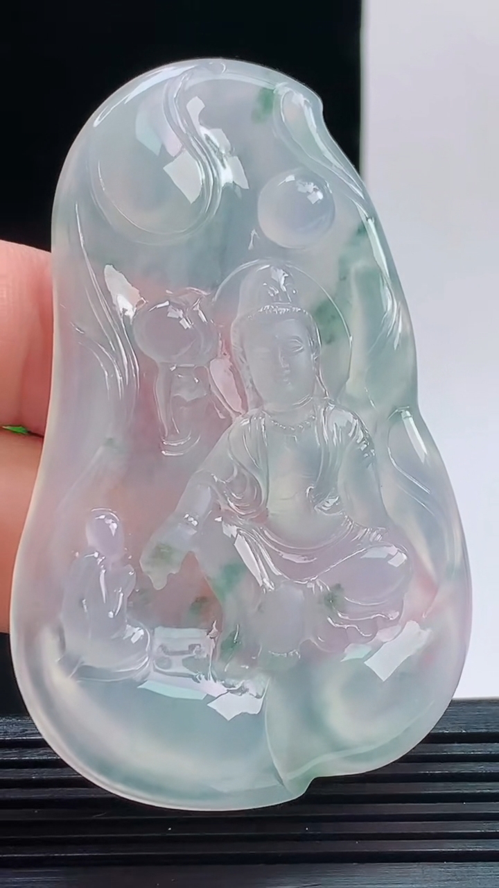 天然A货翡翠种飘花观音菩萨吊坠，尺寸67.1-41.6-5.8重量:27.33g 1010
10月1
