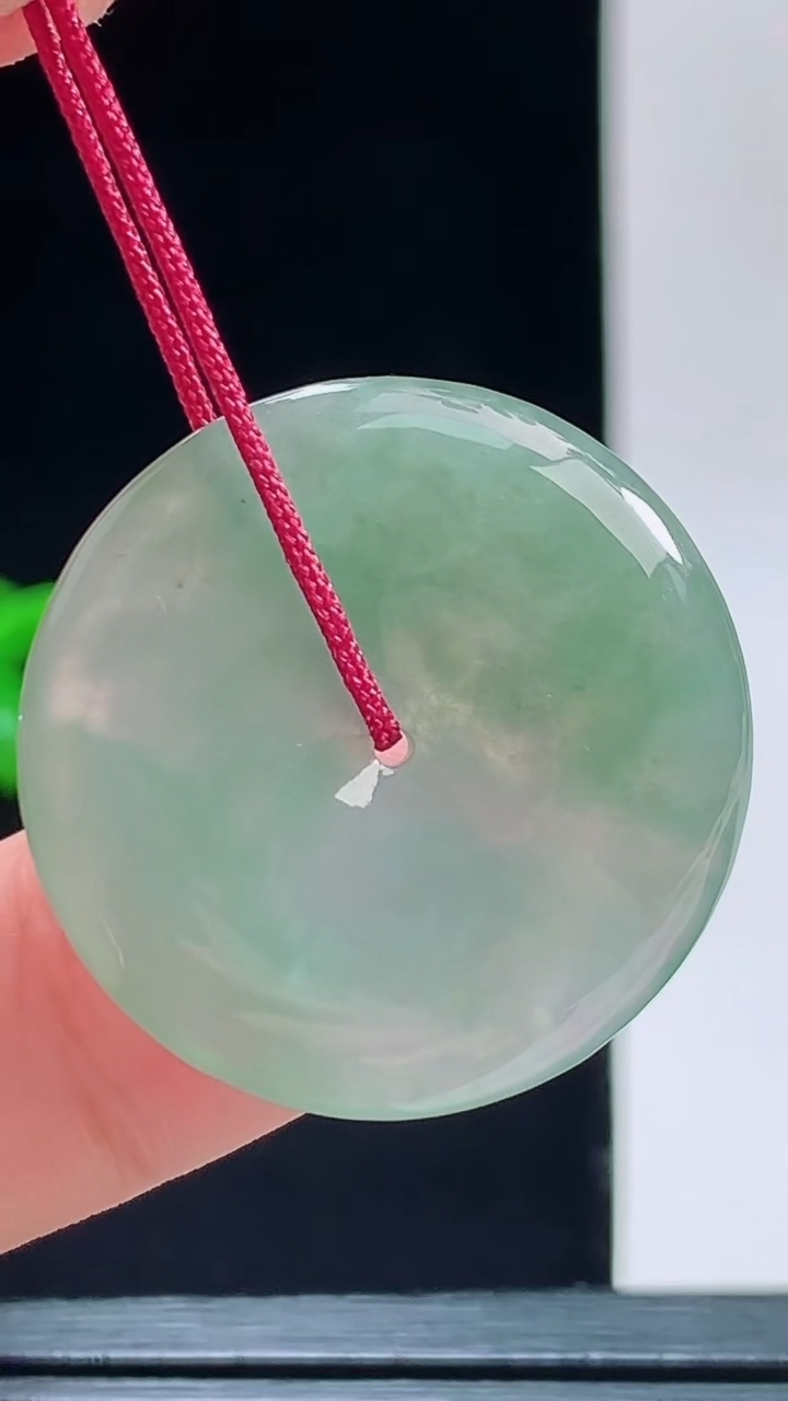 天然A货翡翠平安扣吊坠，尺寸27.6-4.8重量:7.41g 1010
10月11日