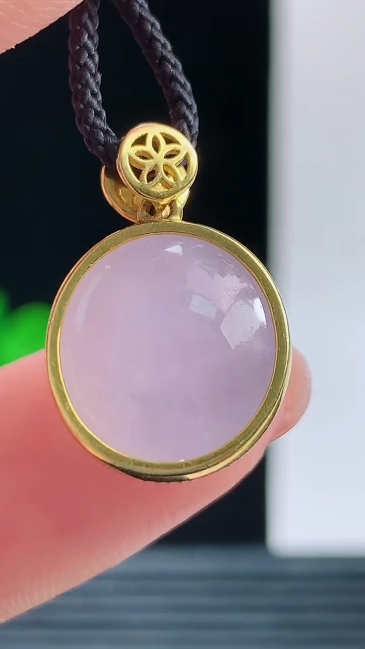 天然A货翡翠种紫罗兰蛋面吊坠，尺寸19-13.5-8.2重量:3.09g 1010
10月11日