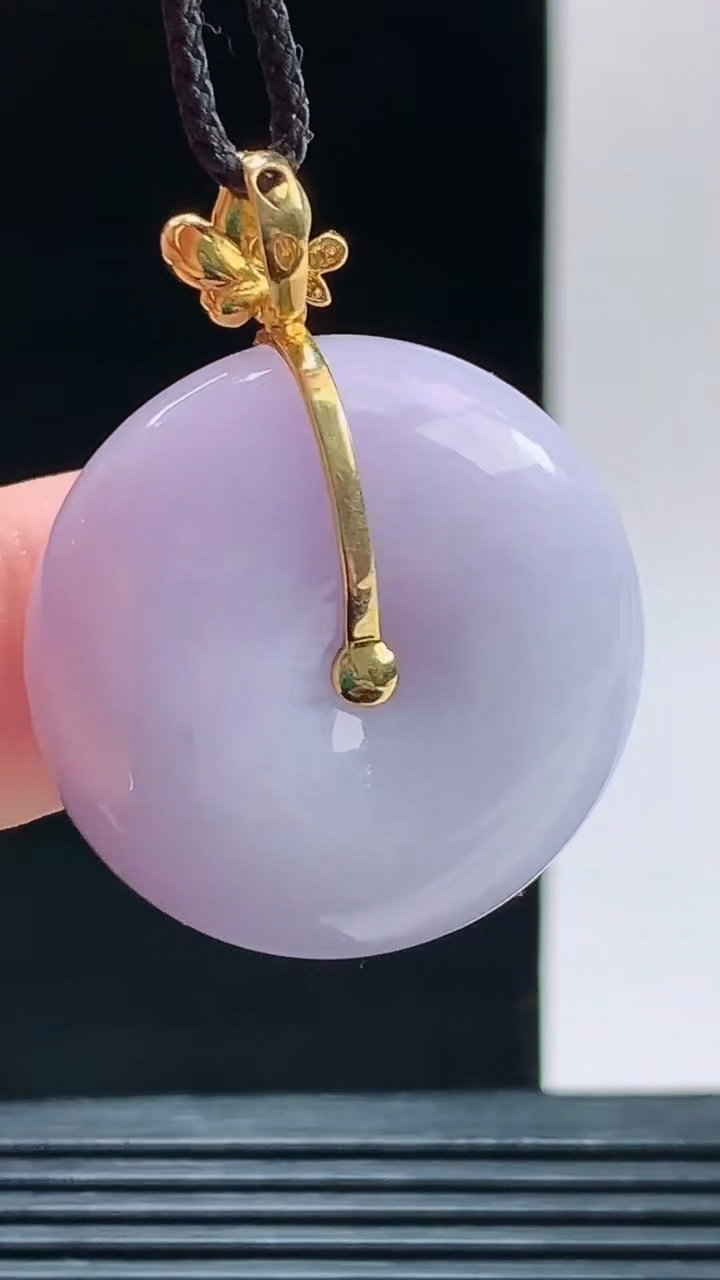 天然A货翡翠18K金紫罗兰平安扣吊坠，尺寸22-12.4重量:19.52g 1010
10月11日