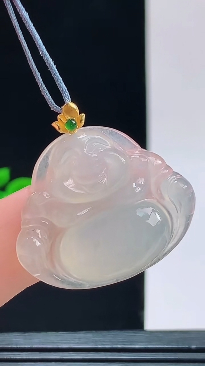 天然A货翡翠佛公吊坠，尺寸24.2-29.7-5.6重量:5.77g 1010
10月11日