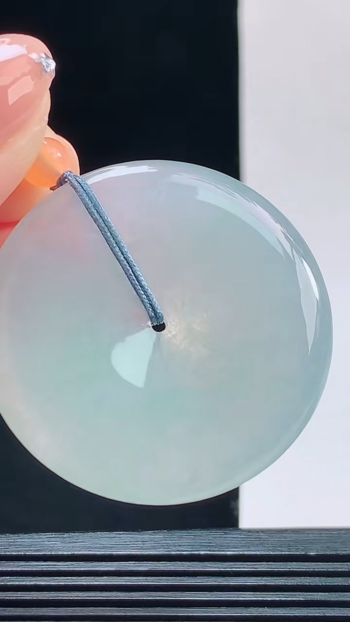 天然A货翡翠平安扣吊坠，尺寸39.8-5.8重量:19.49g 1010
10月11日