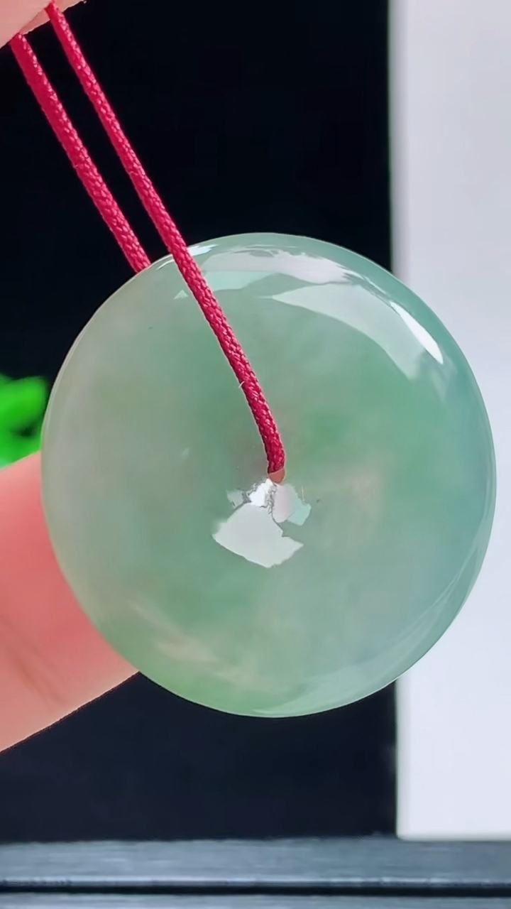 天然A货翡翠平安扣吊坠，尺寸27.6-4.8重量:7.41g 1010
10月11日