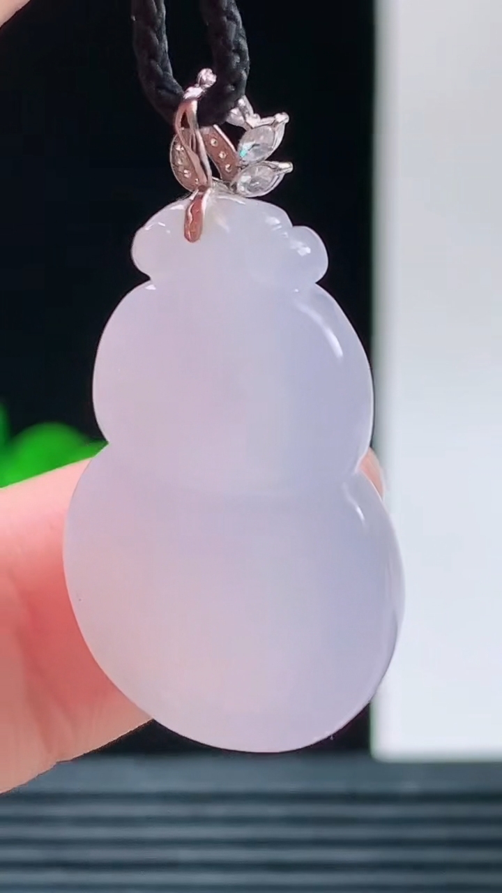 天然A货翡翠18K金紫罗兰葫芦吊坠，尺寸27-18.3-9.6重量:8.06g 1010
10月11日