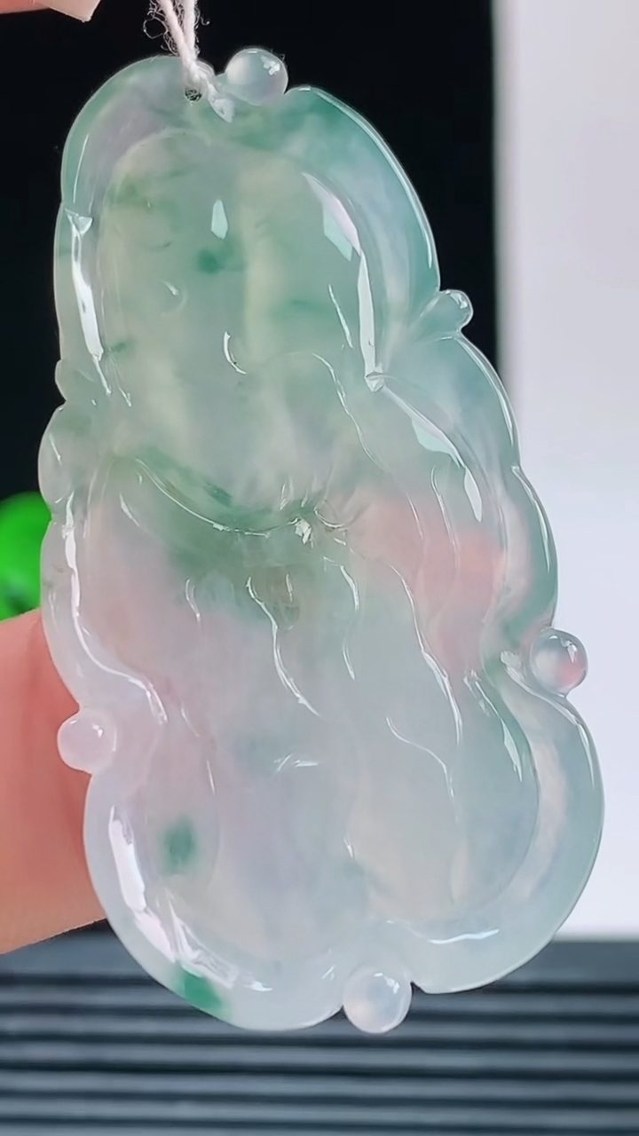 天然A货翡翠飘花年年有余 荷叶鱼吊坠 ，尺寸45-23.5-4.4重量:8.45g 1010
10月11日