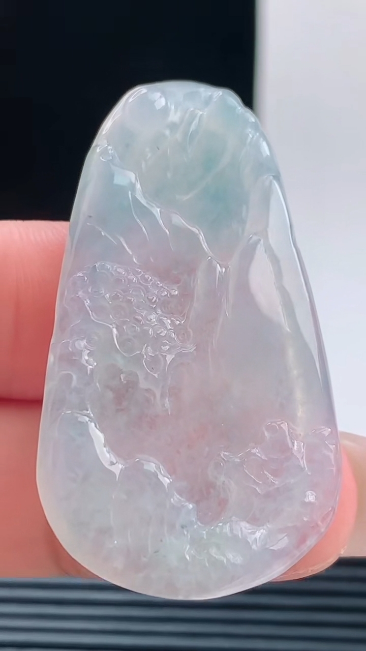 天然A货翡翠山水牌吊坠，尺寸41-21-4.8重量:10.17g h128
10月11日