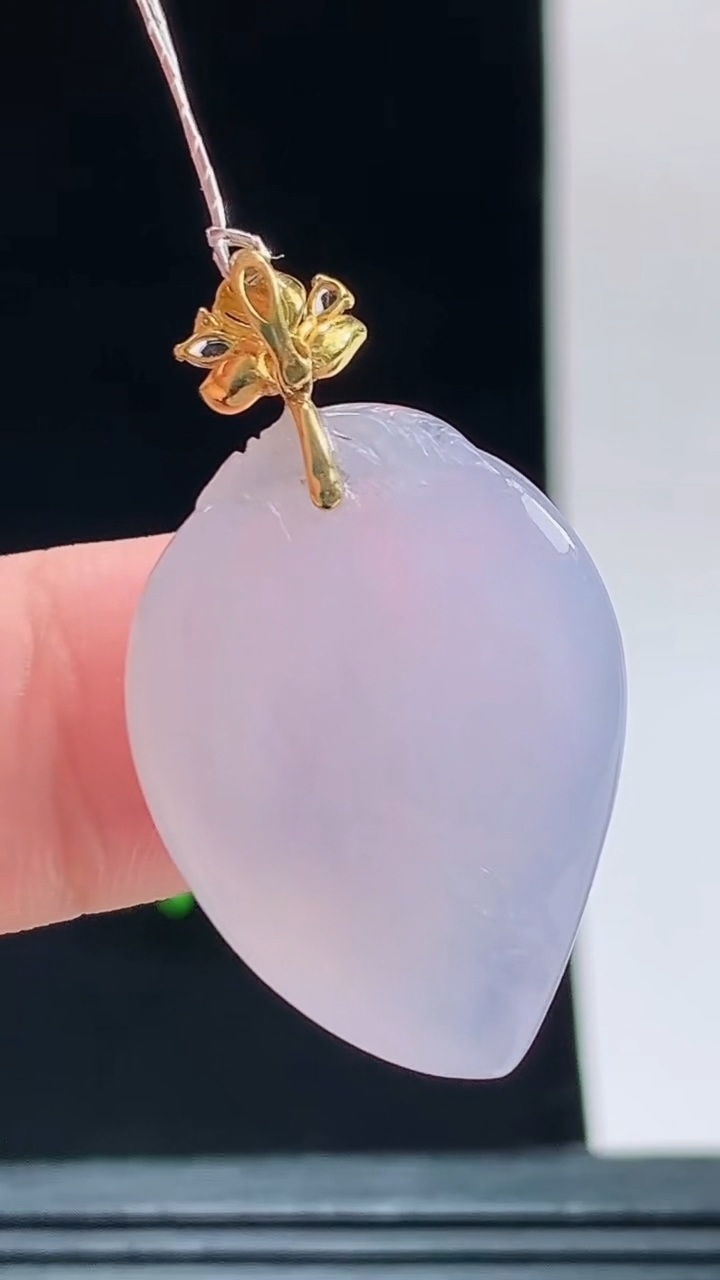 天然A货翡翠种紫罗兰福瓜吊坠，尺寸24.4-19.1-8.1重量:7.26g 1010
10月11日