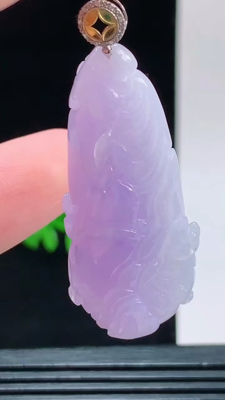 天然A货翡翠种紫罗兰白菜吊坠，尺寸36.1-17.5-11.2重量:11.76g 1010
10月11日